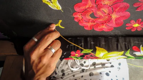 Pedro, Frida y su jardín de flores