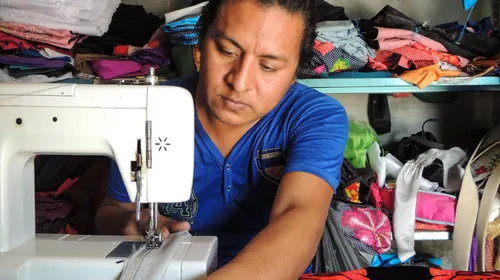 Pedro, Frida y su jardín de flores